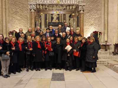 Il gruppo, di oltre 40 componenti, esegue composizioni polifoniche e solistiche, a volte con parti recitate, della tradizione cattolica, ortodossa, protestante ed ebraica